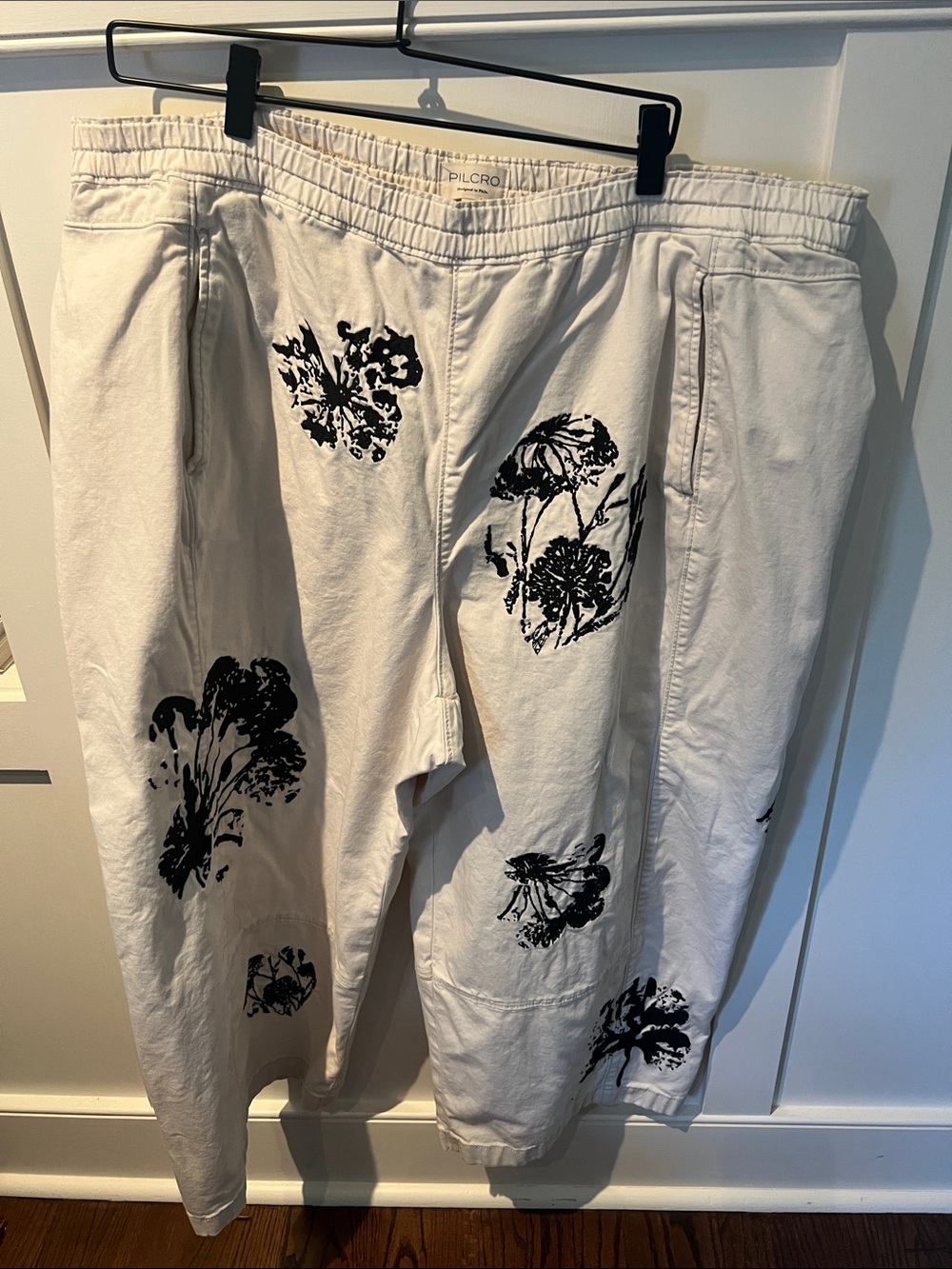 Pilcro Cropped Wide-Leg Pants with Black Floral Print - Picture 4 of 6